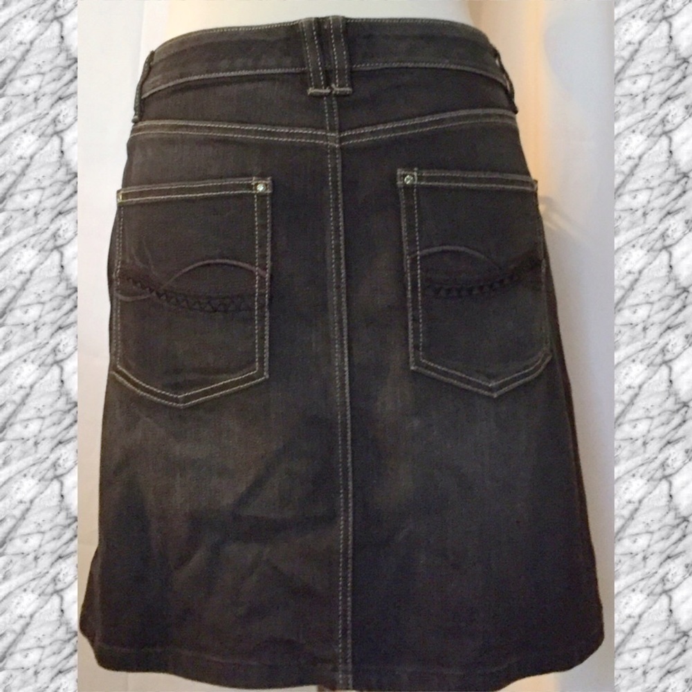 White House Black Market denim, mini skirt, sz 8 - Picture 2 of 3